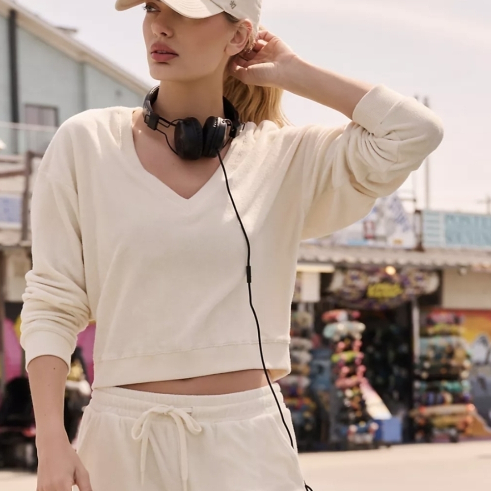 Beyond Yoga Long-Sleeve Tropez Pullover Pale Butter Yellow Terry Cloth V Neck